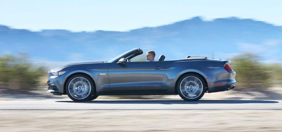  Ford Mustang GT Convertible 2014 года  (фото 9 из 26)